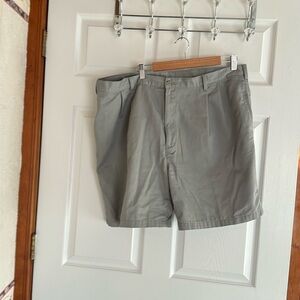 Like new Roundtree & Yorke men’s shorts